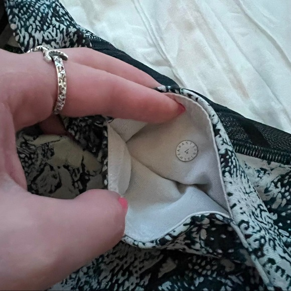 Lululemon leggings - Picture 6 of 7